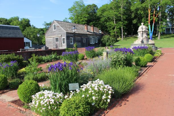 s-photos-museum grounds-spring2016-img2322